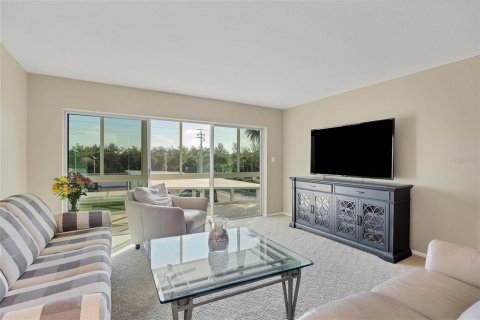 Condo in Sarasota, Florida, 2 bedrooms  № 1340609 - photo 9