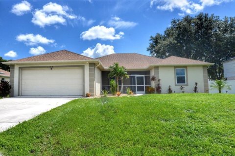 House in North Port, Florida 3 bedrooms, 160.72 sq.m. № 1340617 - photo 1