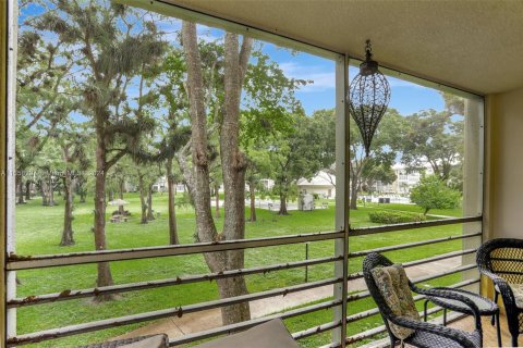 Condo in Lauderdale Lakes, Florida, 2 bedrooms  № 1360564 - photo 4