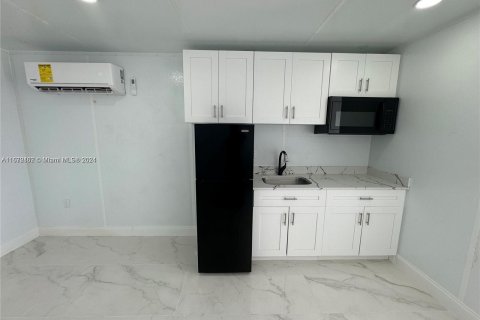 Propiedad comercial en alquiler en Miami, Florida, 1 dormitorio, 108.14 m2 № 1394979 - foto 4