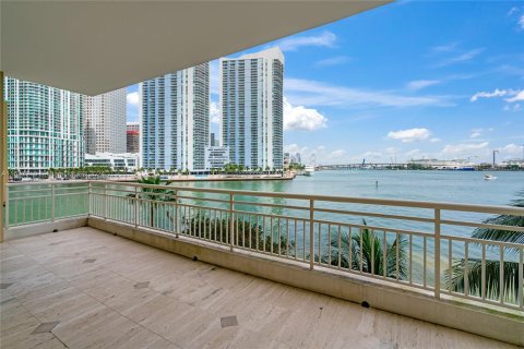 Condo in Miami, Florida, 2 bedrooms  № 1059341 - photo 2