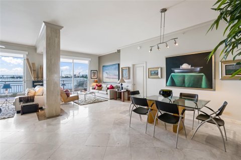 Copropriété à vendre à Miami, Floride: 2 chambres, 152.36 m2 № 1059341 - photo 1