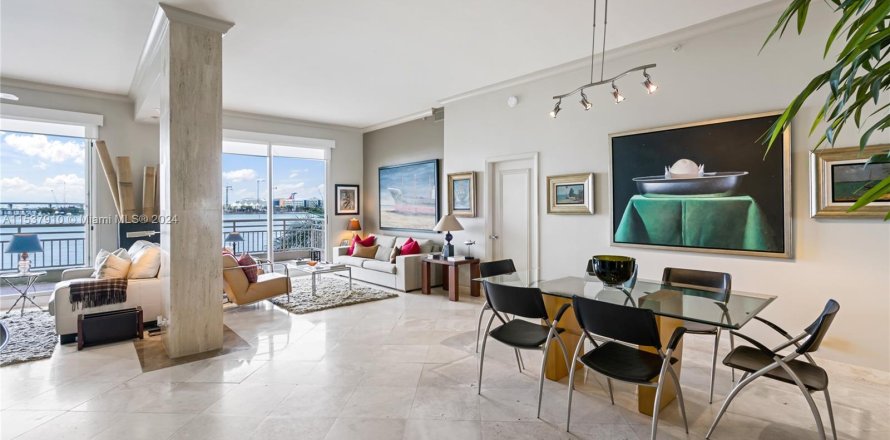 Condominio en Miami, Florida, 2 dormitorios  № 1059341