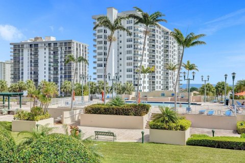 Condo in Fort Lauderdale, Florida, 1 bedroom  № 1043108 - photo 23