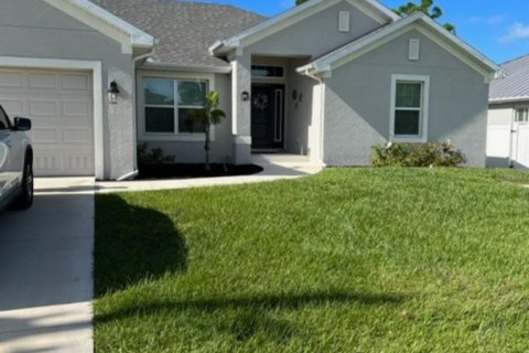 Villa ou maison à louer à Port Charlotte, Floride: 4 chambres, 197.97 m2 № 1370156 - photo 1