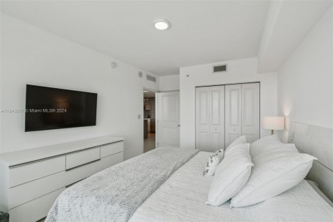 Condominio en venta en Sunny Isles Beach, Florida, 2 dormitorios, 162.86 m2 № 1046990 - foto 17