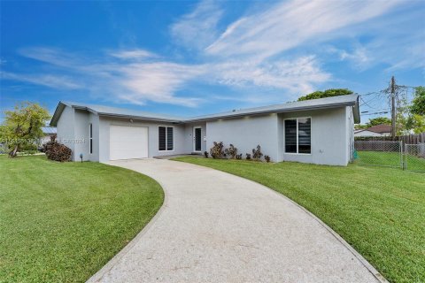 Villa ou maison à vendre à Cutler Bay, Floride: 3 chambres, 184.88 m2 № 1329376 - photo 2