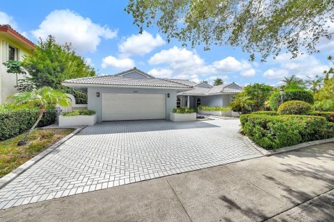 House in Miami Lakes, Florida 4 bedrooms, 246.1 sq.m. № 1328992 - photo 2