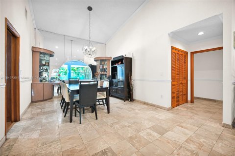 House in Miami Lakes, Florida 4 bedrooms, 246.1 sq.m. № 1328992 - photo 6