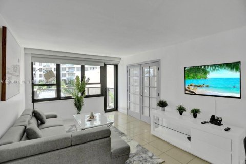 Condo in Miami Beach, Florida, 2 bedrooms  № 1206194 - photo 23