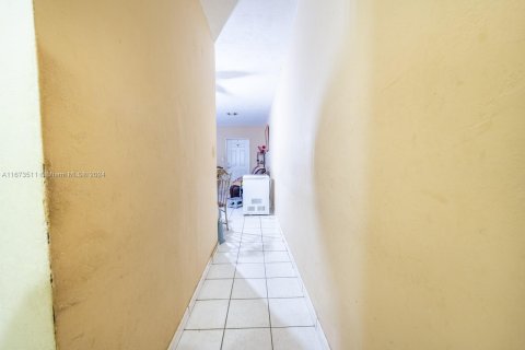 Commercial property in Miami, Florida 149.57 sq.m. № 1397016 - photo 12