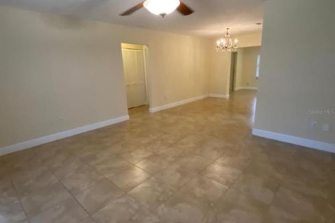 House in Port Charlotte, Florida 2 bedrooms, 163.04 sq.m. № 1265906 - photo 9