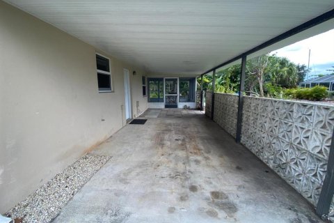 House in Port Charlotte, Florida 2 bedrooms, 163.04 sq.m. № 1265906 - photo 3