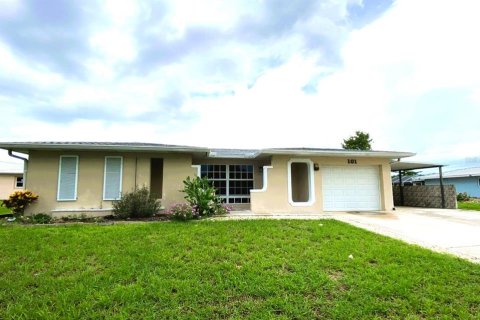 House in Port Charlotte, Florida 2 bedrooms, 163.04 sq.m. № 1265906 - photo 1