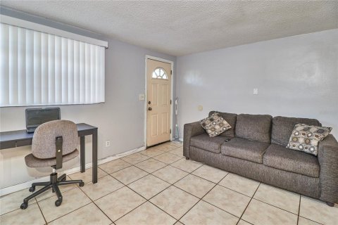 House in Tampa, Florida 3 bedrooms, 93.65 sq.m. № 1339402 - photo 5