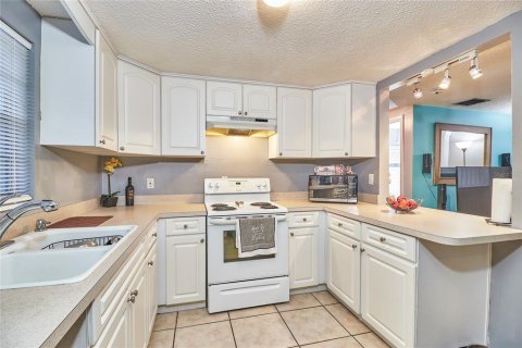 Casa en venta en Tampa, Florida, 3 dormitorios, 93.65 m2 № 1339402 - foto 8