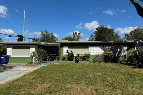 House in Tampa, Florida 3 bedrooms, 136.75 sq.m. № 1429563 - photo 1