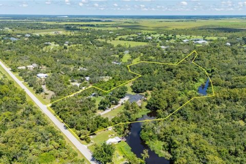 Villa ou maison à vendre à Punta Gorda, Floride: 3 chambres, 390.28 m2 № 1307293 - photo 2