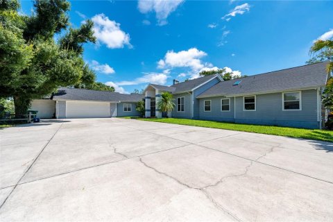 Villa ou maison à vendre à Punta Gorda, Floride: 3 chambres, 390.28 m2 № 1307293 - photo 4