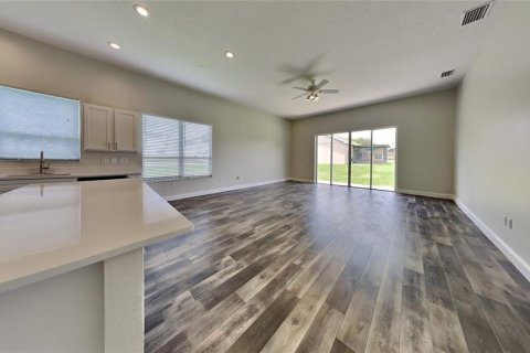 Casa en venta en Zephyrhills, Florida, 4 dormitorios, 210.24 m2 № 1307332 - foto 8