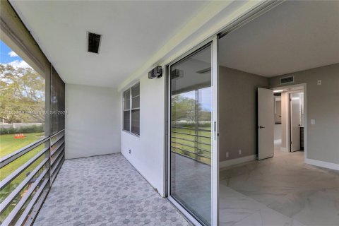 Condo in Deerfield Beach, Florida, 2 bedrooms  № 1075188 - photo 15