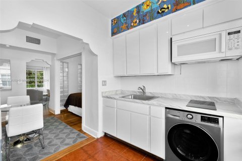 Condo in Miami Beach, Florida, 1 bedroom  № 1395856 - photo 29