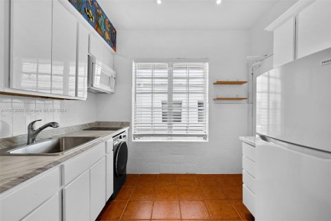 Condo in Miami Beach, Florida, 1 bedroom  № 1395856 - photo 26