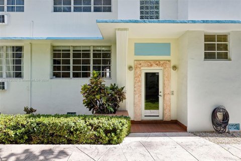 Condo in Miami Beach, Florida, 1 bedroom  № 1395856 - photo 24