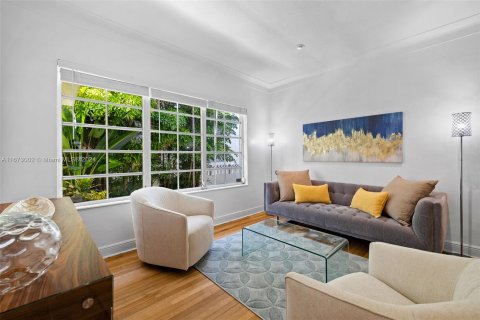 Condo in Miami Beach, Florida, 1 bedroom  № 1395856 - photo 2