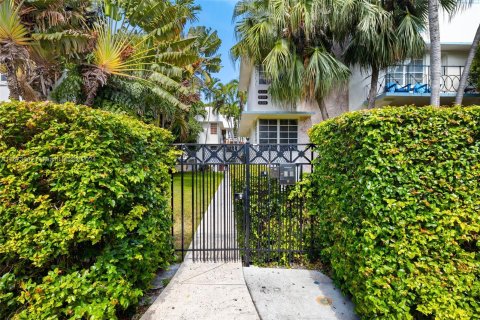 Condo in Miami Beach, Florida, 1 bedroom  № 1395856 - photo 25