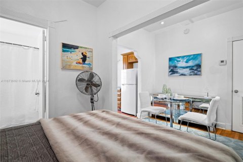 Condo in Miami Beach, Florida, 1 bedroom  № 1395856 - photo 17