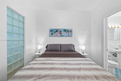 Condo in Miami Beach, Florida, 1 bedroom  № 1395856 - photo 12