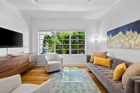 Condo in Miami Beach, Florida, 1 bedroom  № 1395856 - photo 3