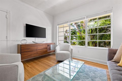 Condo in Miami Beach, Florida, 1 bedroom  № 1395856 - photo 10