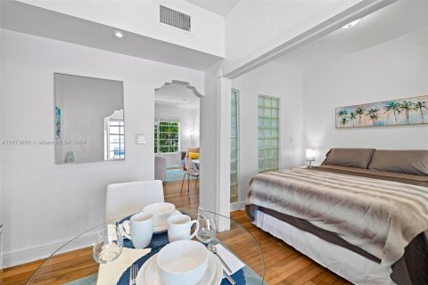 Condo in Miami Beach, Florida, 1 bedroom  № 1395856 - photo 13