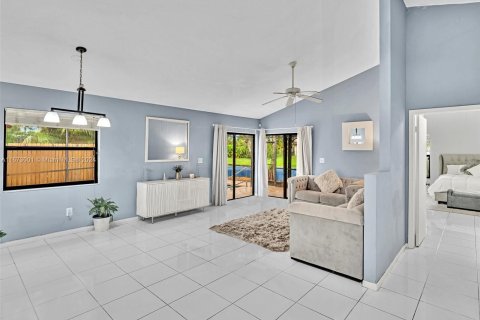 Villa ou maison à vendre à Pembroke Pines, Floride: 3 chambres, 131.55 m2 № 1395855 - photo 6