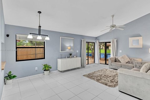 Villa ou maison à vendre à Pembroke Pines, Floride: 3 chambres, 131.55 m2 № 1395855 - photo 7