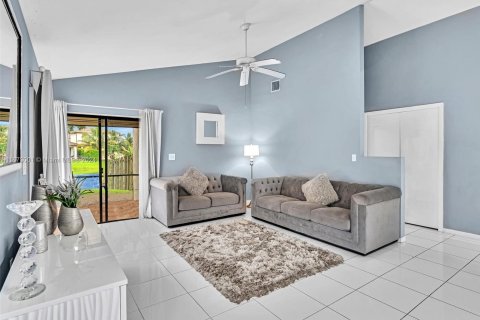 Villa ou maison à vendre à Pembroke Pines, Floride: 3 chambres, 131.55 m2 № 1395855 - photo 10