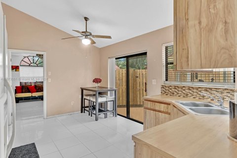 Villa ou maison à vendre à Pembroke Pines, Floride: 3 chambres, 131.55 m2 № 1395855 - photo 16