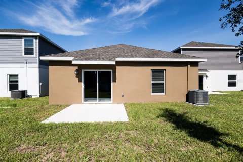 House in Winter Haven, Florida 3 bedrooms, 138.52 sq.m. № 1341093 - photo 15