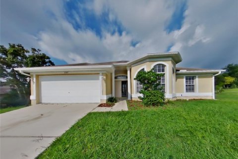 Villa ou maison à louer à Spring Hill, Floride: 3 chambres, 165.46 m2 № 1341083 - photo 1