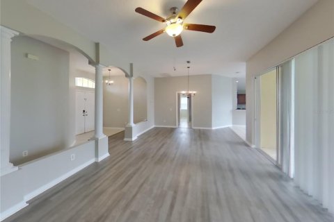 Villa ou maison à louer à Spring Hill, Floride: 3 chambres, 165.46 m2 № 1341083 - photo 2