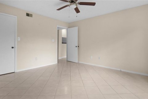 Condo in Orlando, Florida, 1 bedroom  № 1255605 - photo 11