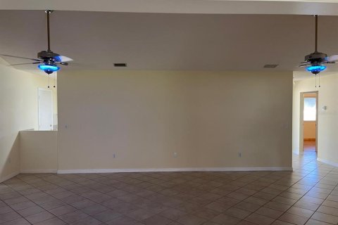 House in Ocala, Florida 2 bedrooms, 167.04 sq.m. № 1411796 - photo 12