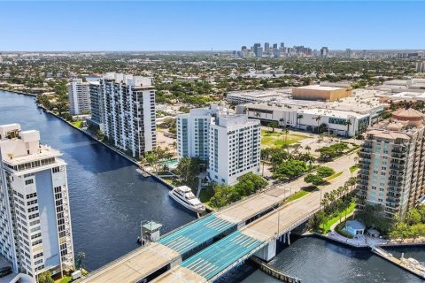 Condo in Fort Lauderdale, Florida, 1 bedroom  № 1072443 - photo 1