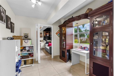 Casa en venta en Miami, Florida, 4 dormitorios, 309.46 m2 № 1400138 - foto 17