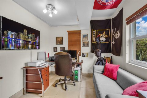 Casa en venta en Miami, Florida, 4 dormitorios, 309.46 m2 № 1400138 - foto 18