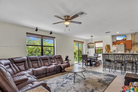 Casa en venta en Miami, Florida, 6 dormitorios, 223.24 m2 № 1385907 - foto 13