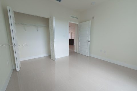 Condo in Doral, Florida, 3 bedrooms in URBANA  № 1370327 - photo 24