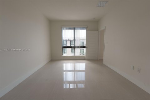 Condo in Doral, Florida, 3 bedrooms in URBANA  № 1370327 - photo 8